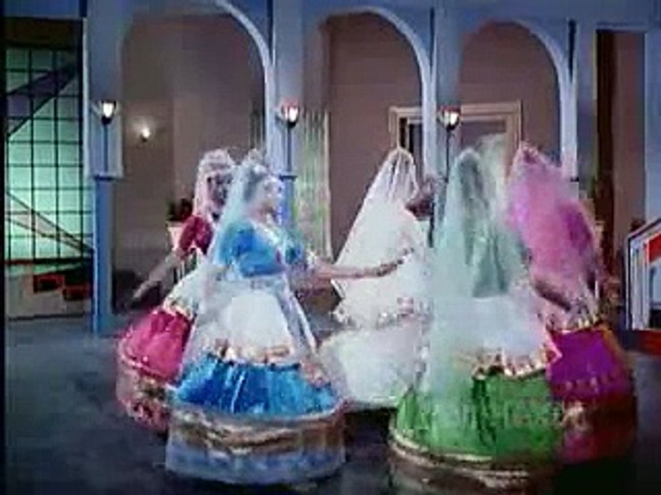 HUM HINDUSTANI (1961) - Chori Chori Tori AayI Hai Radha | Qadam Chale Haule Haule
