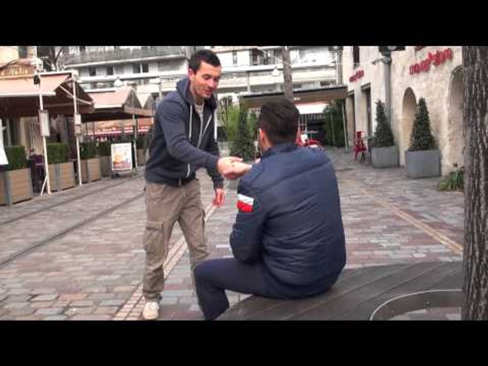 One Less Stranger : aller à la rencontre d'inconnus en faisant une bonne action