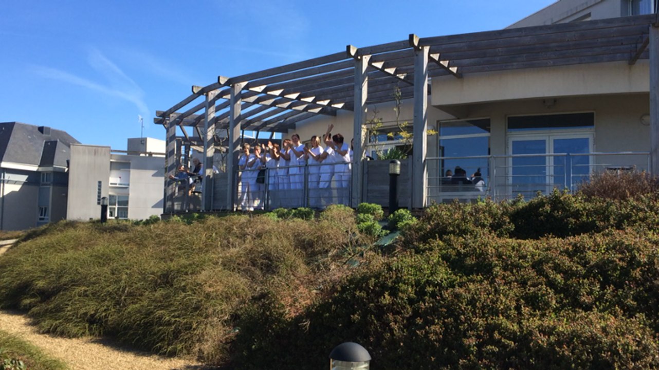 Jazz sous les pommiers. Fanfare Red Line crosser