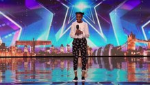 Une jeune fille monte sur scène et fait une performance qui laisse tout le monde sans voix !