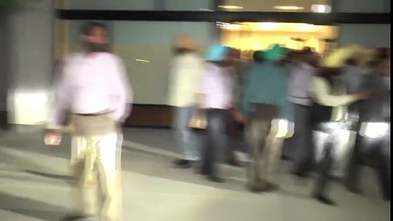 Shoes Hurled At Capt Amarinder In California