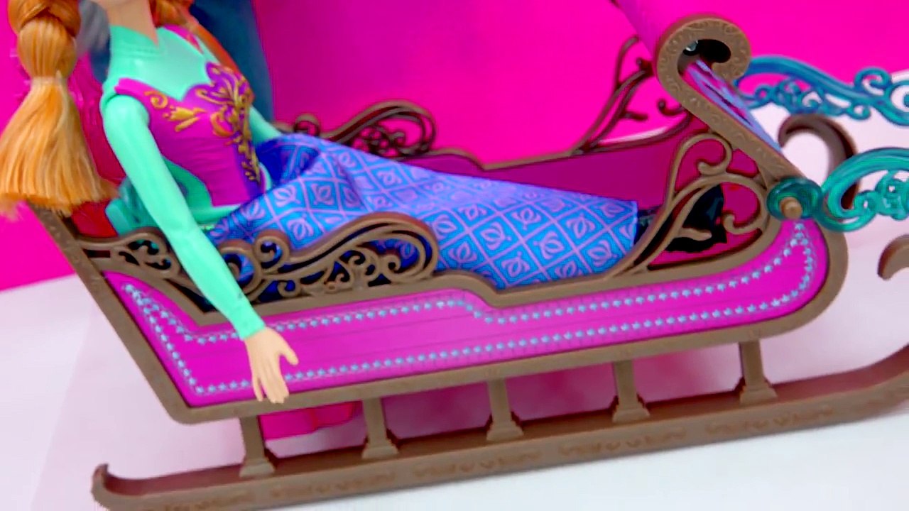 Disney Frozen Princess Ann and Queen Elsas Royal Sled & Sven Toy Unboxing Video Cookieswi