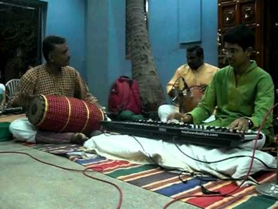 02_GumGanapathim_Hamsadwani_Adi-Tisranadai_HMBagavathar on Keyboard