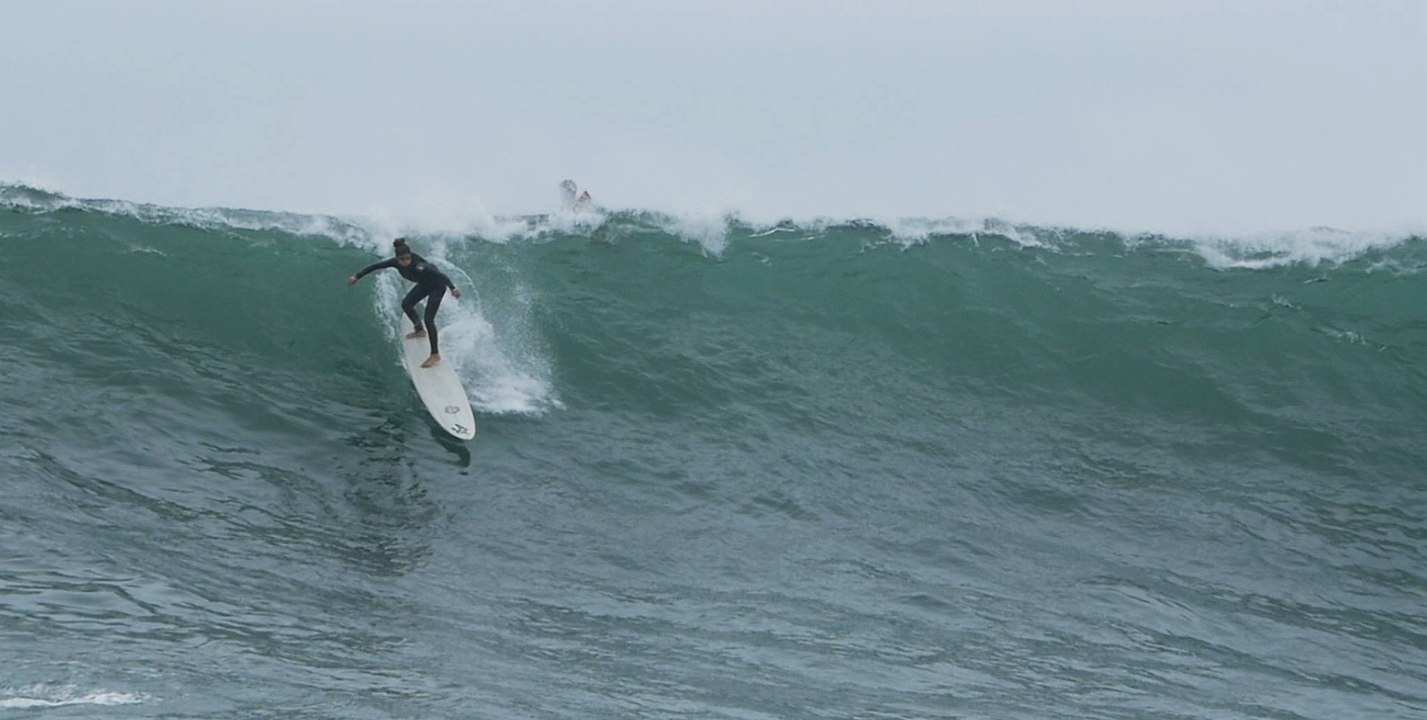 Surf - Adrénaline : Daniella Rosas est la plus jeune surfeuse de Pico Alto au Pérou