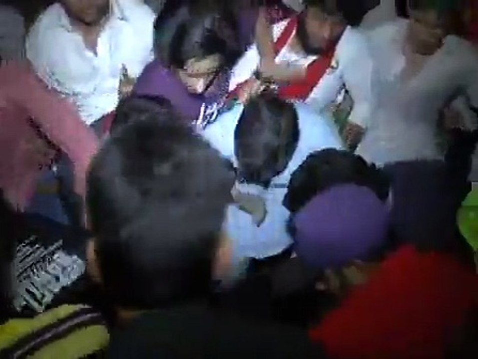 See Footage of Chaos in PTI Lahore Jalsa and misbehave with girls