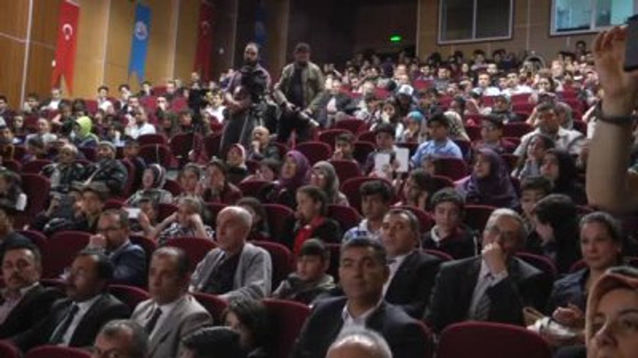 Diriliş Ertuğrul"Un Süleyman Şah'ı Serdar Gökhan, Hayranlarıyla Buluştu