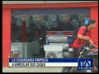 En San Vicente y Bahía de Caráquez familias no ocupan albergues y duermen en la calle