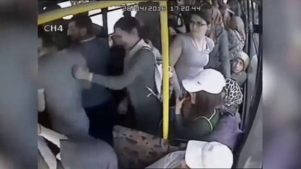 Il se fait sanctionner après avoir baissé son pantalon dans le bus