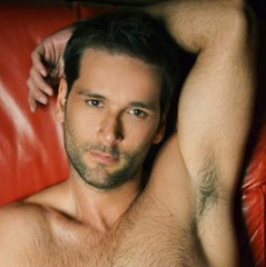 Escenas de Ariel Prieto(@prieto_ariel)como "VALENZUELA" en "ANTES MUERTA QUE LICHITA"