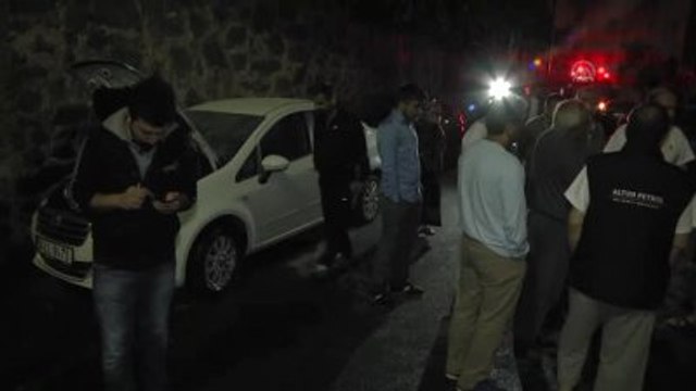 Eyüp'te 5 Araç Kundaklandı