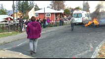 Habitantes de Chiloé bloquean las nueve carreteras pirncipales de la isla
