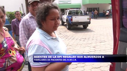 Download Video: Agentes de la DPI regalan sus almuerzos en el Hospital Mario Rivas