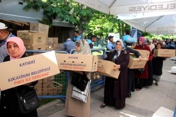 Domates Fidesi Alabilmek İçin Birbirleriyle Yarıştılar