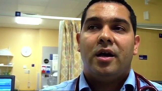 Guardate cosa fuoriesce dal NASO di questo signore... DA NON CREDERE!