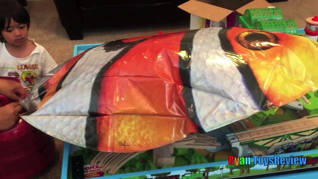 GIANT Remote Control Air Swimmers Flying Clownfish Family Fun Toy for Kids Video Ryan ToysReview