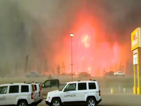 Uncontrollable Wildfire in Canada wipes out Entire City - Biggest Forced Migration of Canada's History