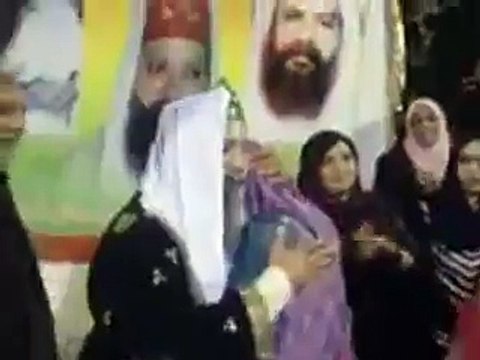 Fake Peer giving hugs and kisses to his female followers