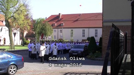 Wprowadzenie trumny z ciałem Arcybiskupa Tadeusza Gocłowskiego do Bazyliki Archikatedralnej
