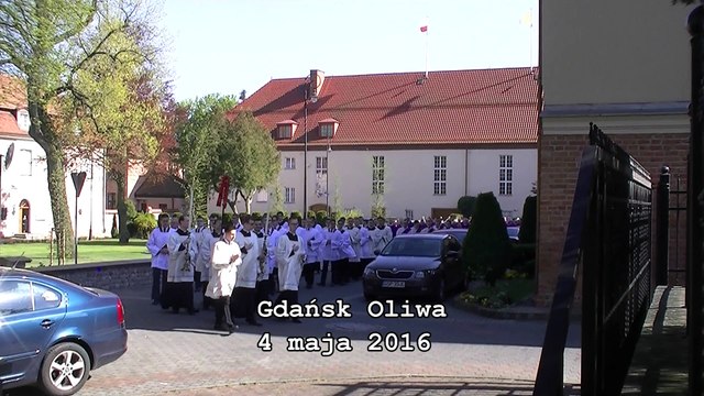 Wprowadzenie trumny z ciałem Arcybiskupa Tadeusza Gocłowskiego do Bazyliki Archikatedralnej