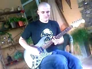 Fredo improvise sur la guitare de clément