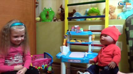 ✔ Кукла Беби Борн. Ярослава лечит малыша. Лечебные процедуры / Doll Baby Born with Yaroslava ✔