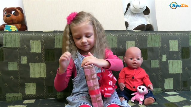 ✔ Кукла Беби Борн и Ярослава открывают подарок от Крестного папы / Doll Baby Born with Yaroslava ✔