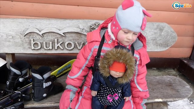 ✔ Кукла Беби Борн и Ярослава катаются на лыжах / Doll Baby Born with Yaroslava in Bukovel ✔