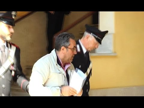 Aversa (CE) - Estorsioni, colpo al clan Bidognetti - uscita arrestati - (04.05.16)