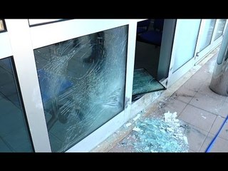 Giugliano (NA) - Bomba esplode davanti sede Equitalia (04.05.16)