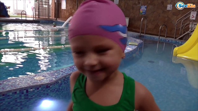 ✔ Кукла Ненуко и девочка Ярослава купаются в бассейне / Nenuco Baby Doll with Yaroslava Bath Time ✔