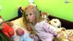 ✔ Девочка Ярослава меняет подгузники Кукле Беби Борн / We change diapers of Baby Born Doll ✔