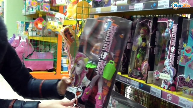 ✔ Кукла Монстер Хай. Ярослава покупает в магазине новую Игрушку / Monster High Howleen Wolf Doll