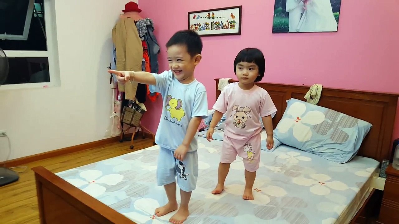 Minh Khang biểu diễn Aerobic Trời nắng trời mưa