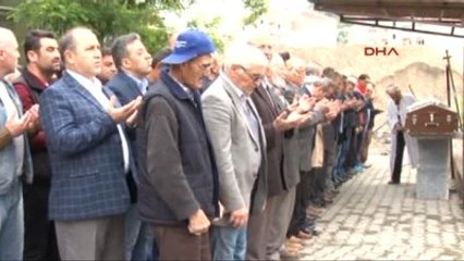 Karabük Kalp Krizinden Ölen Liseli Gözyaşlarıyla Uğurlandı