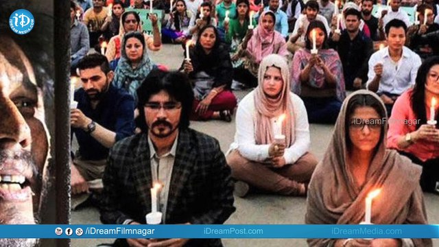 Sarabjit Movie Team Photos With Fans - Aishwarya Rai || Randeep Hooda || Richa Chadda
