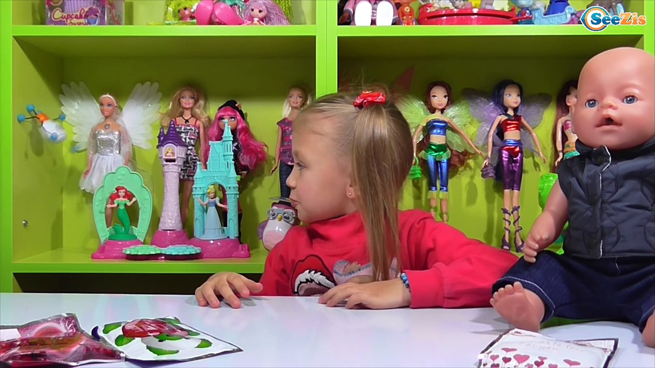 ✔ Кукла Беби Борн и Ярослава открывают бомбочки с сюрпризами / Doll Baby Born with Yaroslava ✔