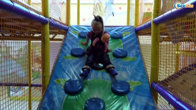 ✔ Кукла Ненуко и Ярослава в Развлекательном Центре. Веселые Лабиринты / Doll Nenuco with Yaroslava