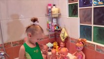 ✔ Куклы Беби Борн и Ненуко. Ярослава купает своих малышей / Dolls Baby Born and Nenuco Bath Time ✔