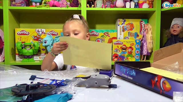 ✔ Ярослава — распаковка летающей акулы / Air Swimmers Remote Control Flying Fish / Video for kids ✔