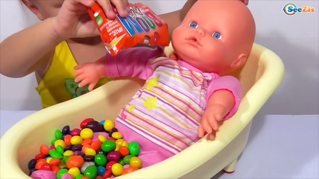✔ Кукла Ненуко. Девочка Ярослава купает Игрушку в сладостях / Nenuco Doll Bath time Baby Girl / VLOG