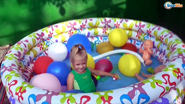 ✔ Кукла Ненуко и девочка Ярослава купаются в бассейне / Baby Doll Bath time Nenuco Baby Girl ✔