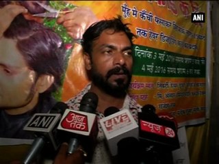 Watch Varanasi barber cutting hair holding scissors in his mouth