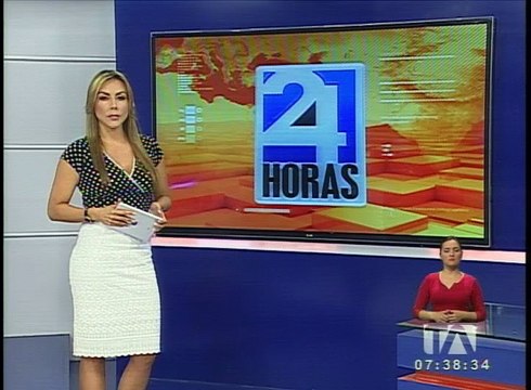 Ciudadanos sacan sus pertenencias de las zonas afectadas