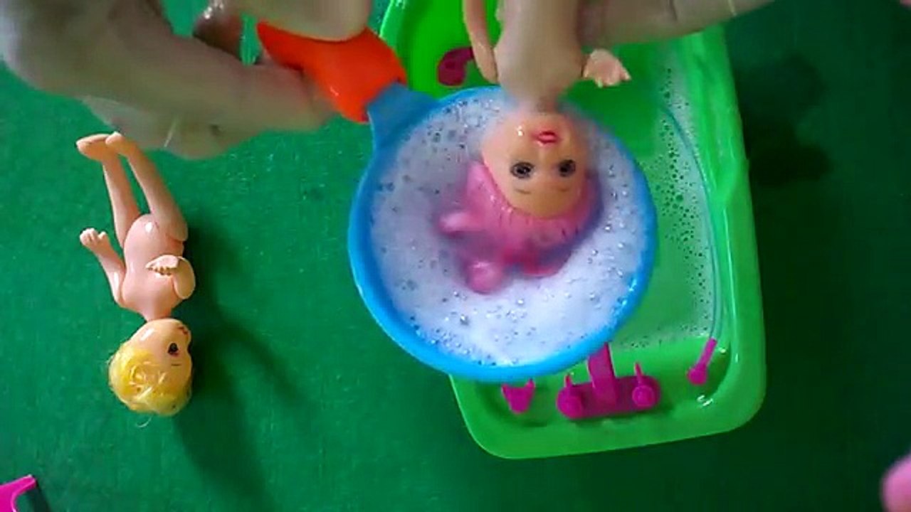 How to Bath a Baby Kids toys / Đồ chơi trẻ em Bé Na tắm Búp bê Baby Doll Bathtime
