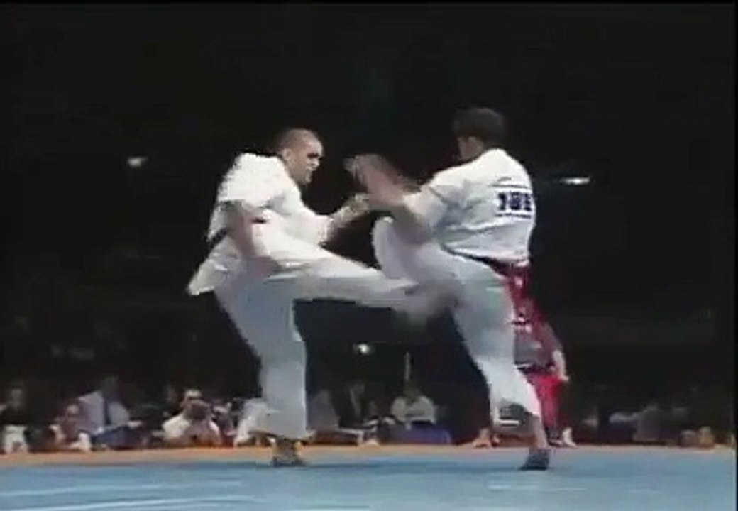High kick and head shot in karate fight!!!