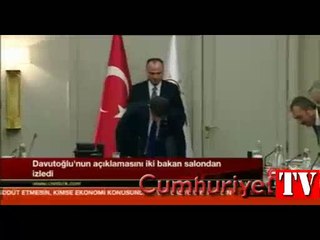 Mehmet Davutoğlu, babasını gözyaşlarıyla izledi