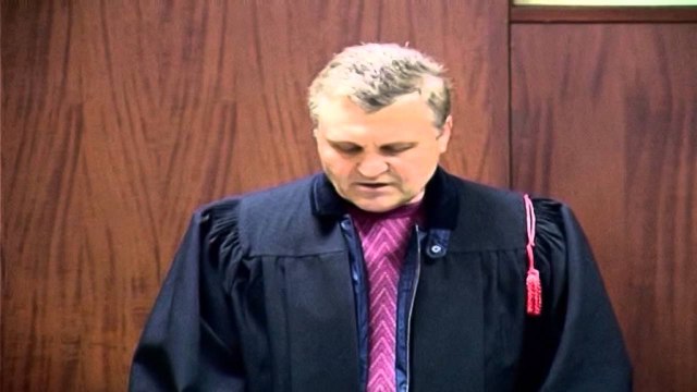 MASA E SIGURISE PER GJYQTARIN,MBETEN NE BURG TE AKUZUARIT PER KORRUPSION LAJM mpg