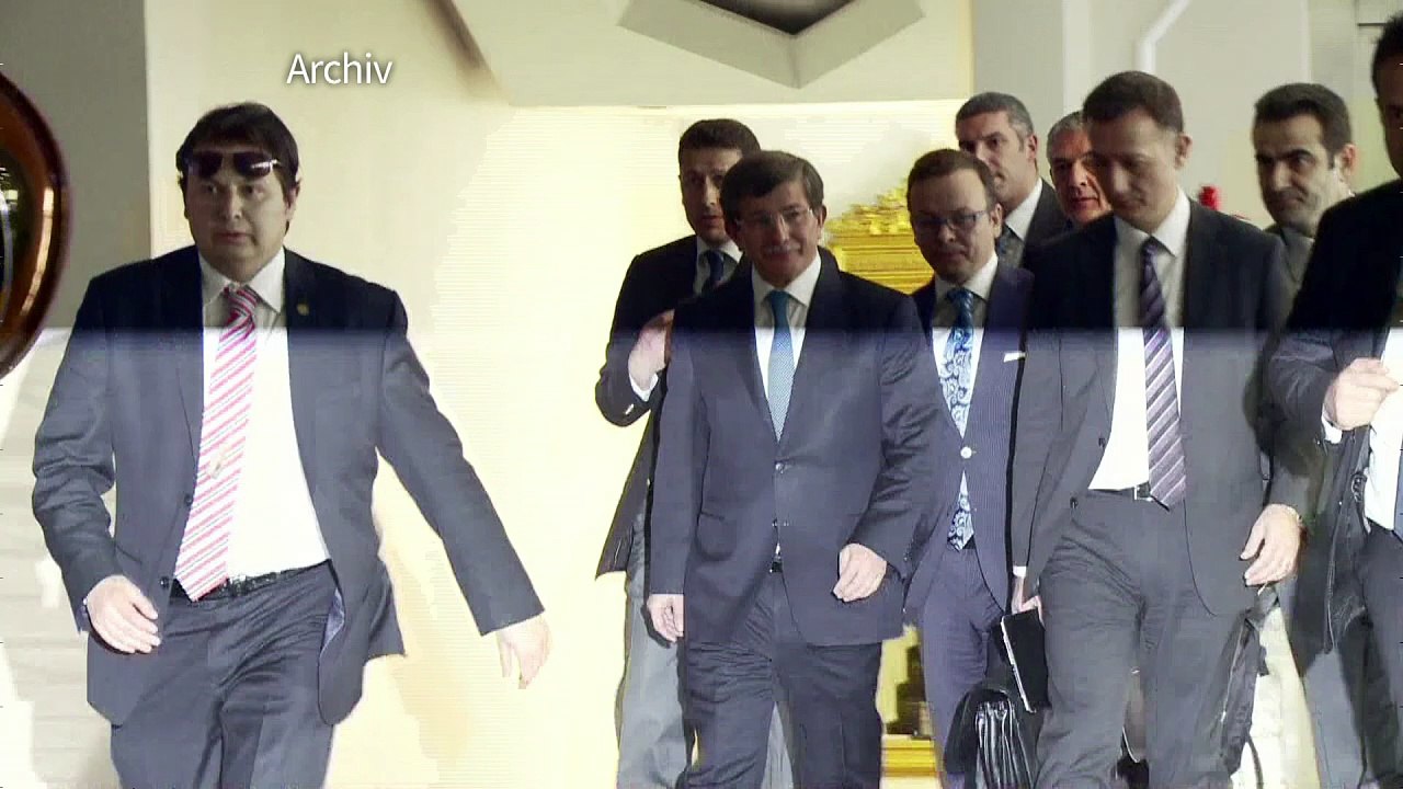 Türkei: regierungschef davutoglu kündigt rückzug an