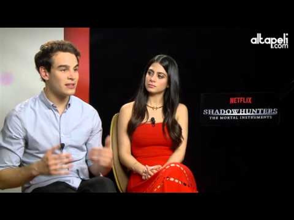 Entrevistas de Shadowhunters - Emeurade Toubia y Alberto Rosende