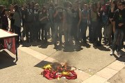 Estudiantes UAB queman bandera para desenmascar a SCC